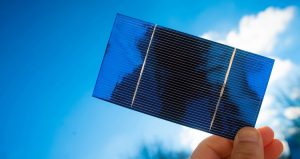 افزایش ولتاژ باتری خورشیدی با شاه توت